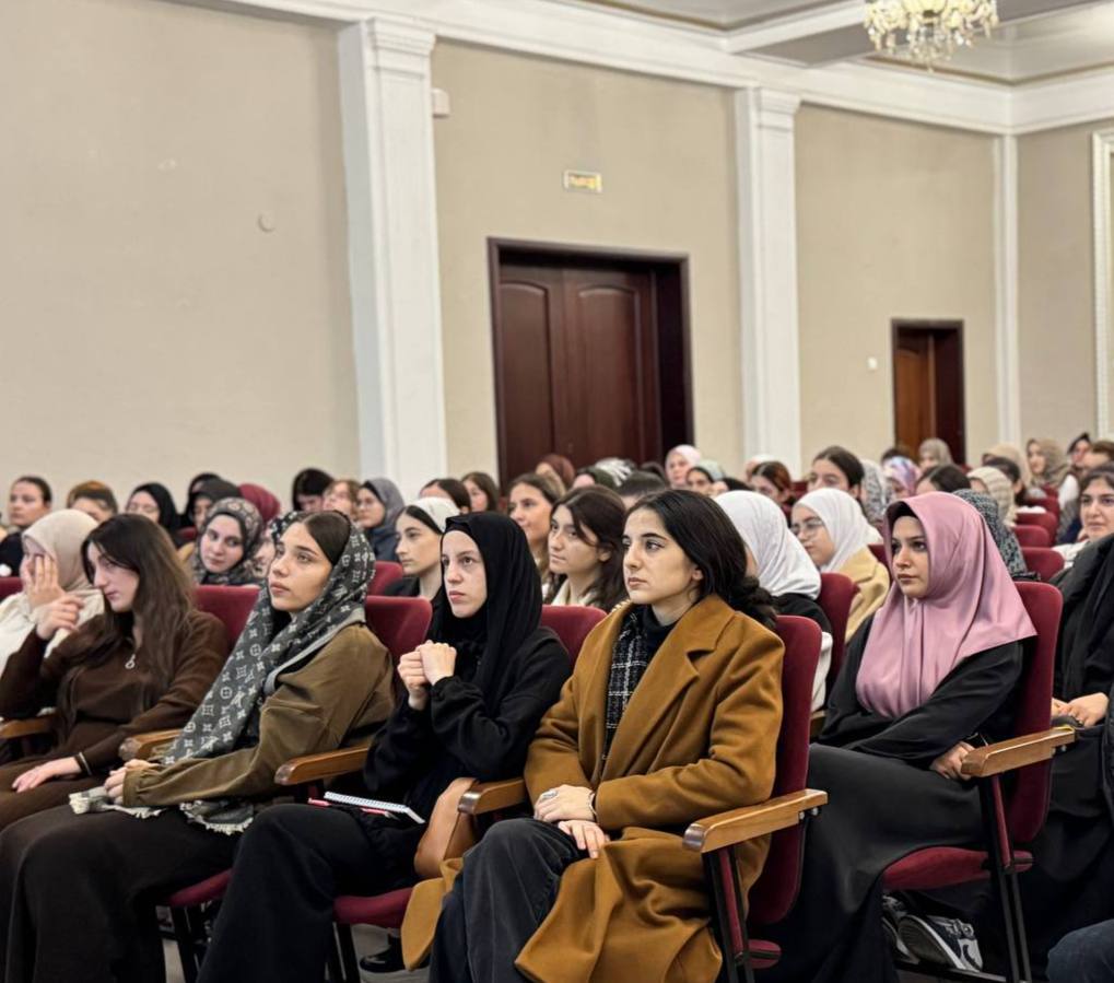 🎗️Представители Благотворительного фонда «Инсан» встретились со  студентами Гуманитарно- педагогического колледжа